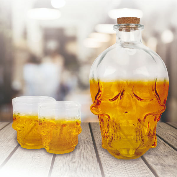 Licorera Calavera con 2 Vasos de Chupitos