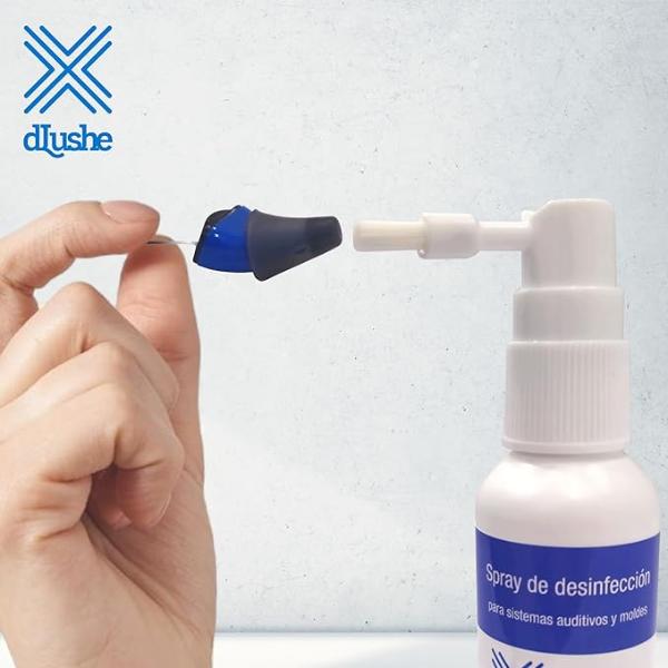 Spray de limpeza desinfetante com escova