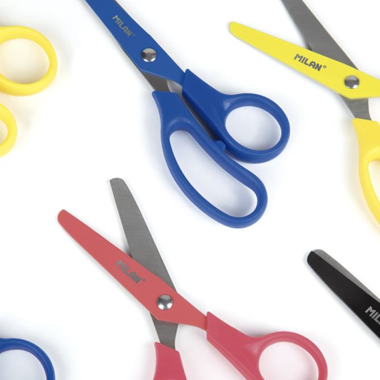 Tijeras Milan 13,4cm Asimétricas Azul